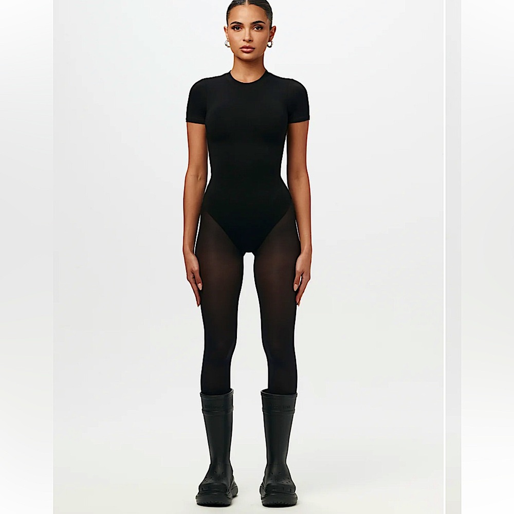 🎉HP🎉Naked Wardrobe Ribbed Bodysuit